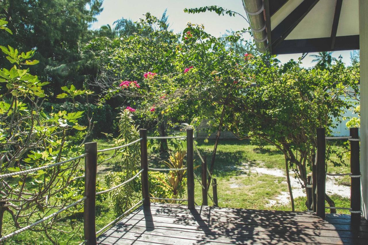 Le Coconut Lodge Avatoru ภายนอก รูปภาพ